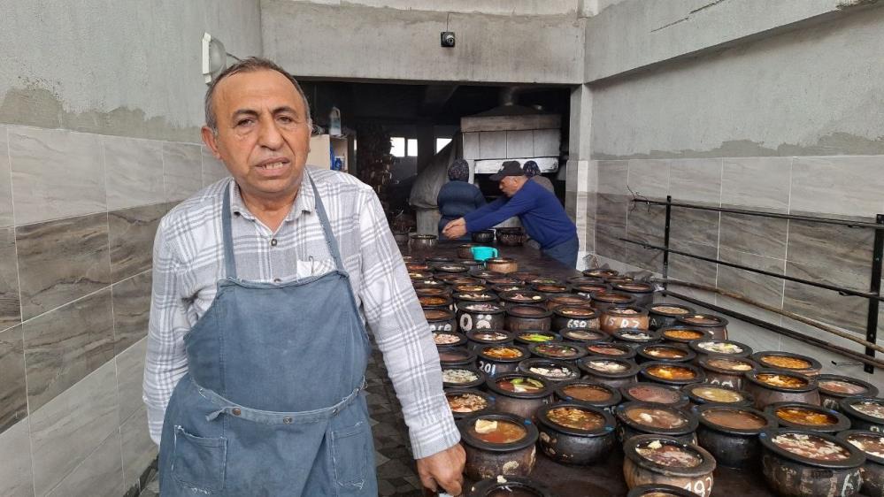 8 Saatte Pişiyor, Pişinde Davullar Çalınıyor