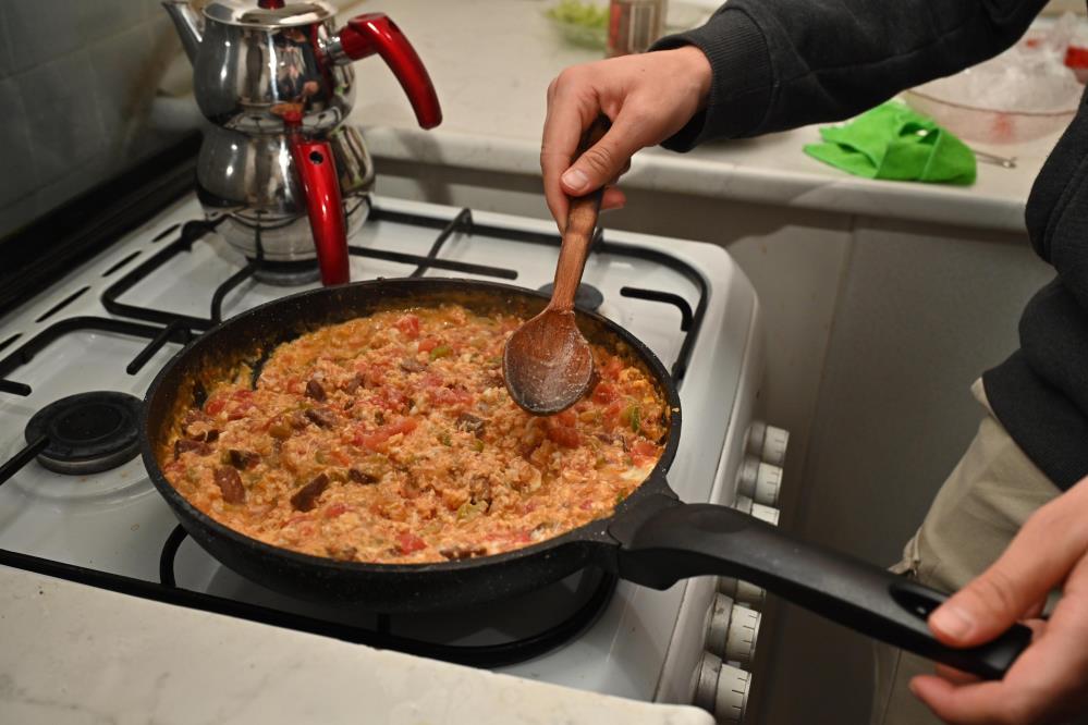 Başkan Aktaş Öğrencilere Menemen Yaptı