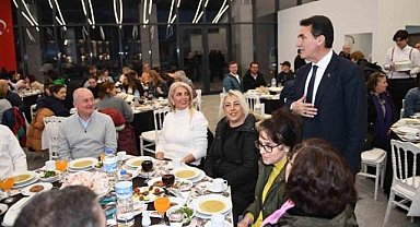 Başkan Dündar'ın iftardaki konukları dernek temsilcileriydi