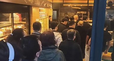 Bursa'da Ramazan ile birlikte pide kuyrukları oluştu