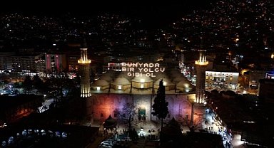 Bursa'da Ulu Camii'nde mahya asıldı