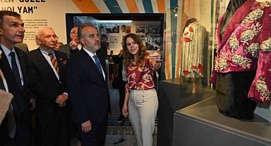 Bursa'da Zeki Müren adına sergi açıldı