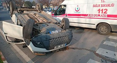 Döner Kavşakta Kaza: 2 Çocuk Yaralı