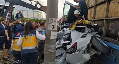 Dörtyol'da otomobile tren çarptı! 1 ağır yaralı