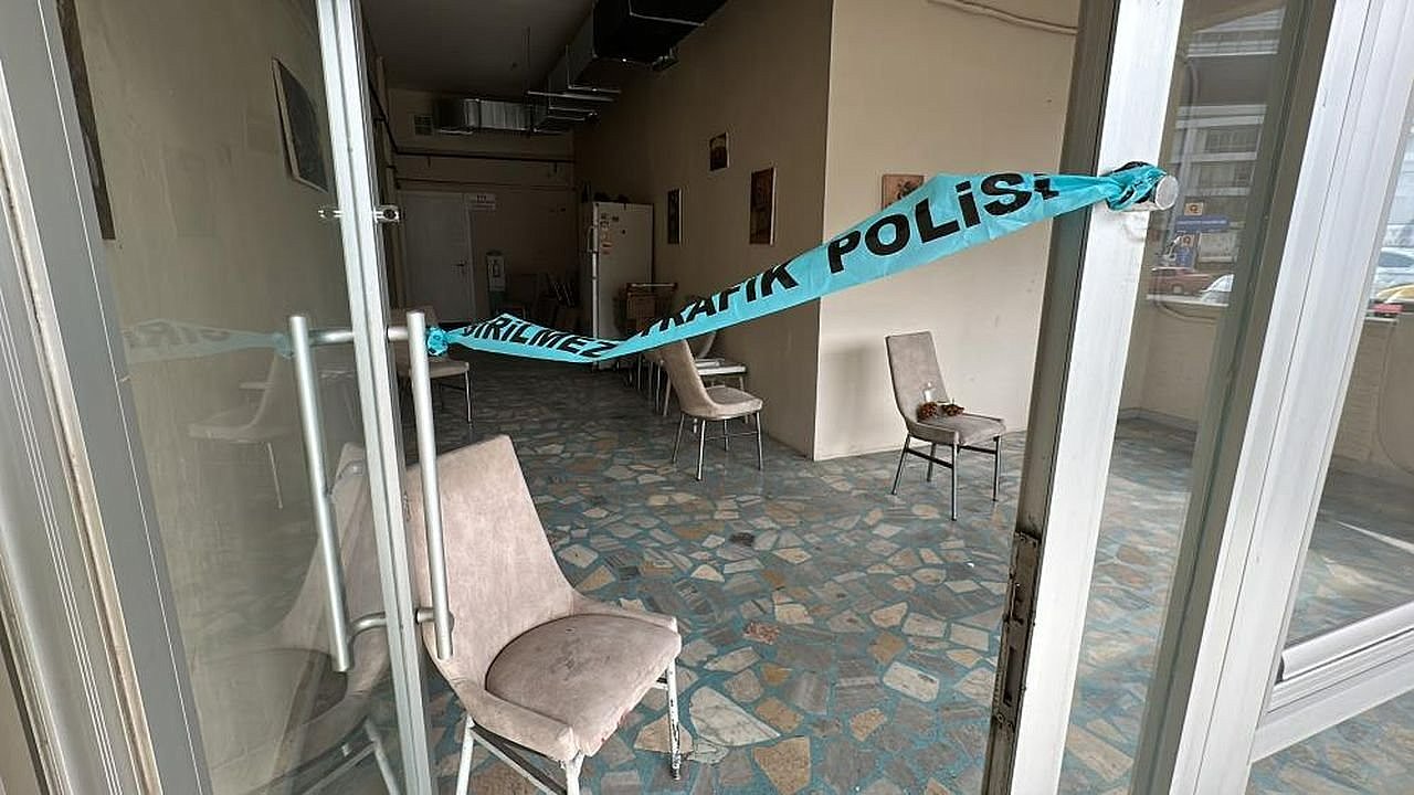 Husumetlisini Dernekte Yakalayıp Vurdu, Kaçtı!