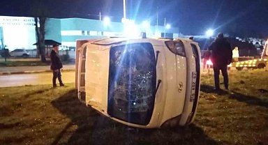 İnegöl'de kamyonetin devrildiği kazada 2 yaralı