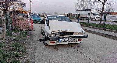 İnegöl'de otomobiller çarpıştı: 2'si çocuk 7 yaralı