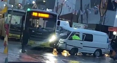 İnegöl'deki zincirleme kazada 3 sürücü yaralandı!