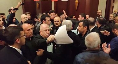 Kocaeli'deki Zafer Partisi aday tanıtım toplantısı karıştı!