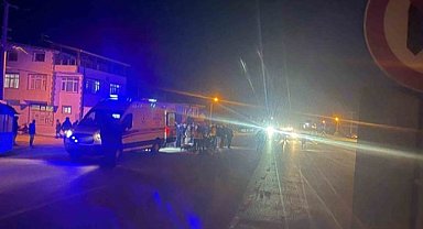 Lapseki'de otomobilin çarptığı kadın kurtarılamadı