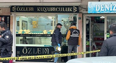 Maskeli Hırsızlar Yaklaşık Yarım Kilo Altınla Kayıplara Karıştı