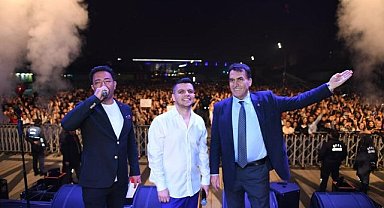 Osmangazi Meydanı'nda Bilal Sonses Rüzgarı