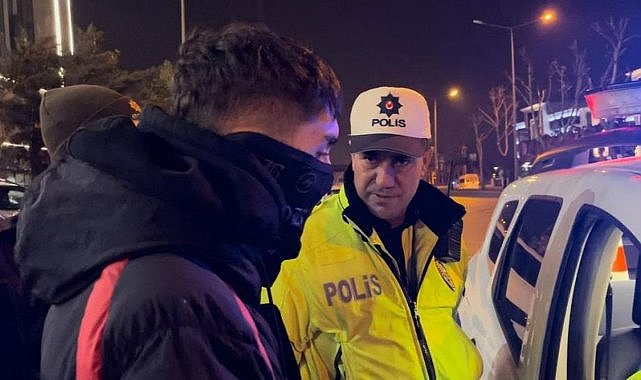 Polisten Kaçan Motosikletli Sosyal Medyada Fenomen Oldu