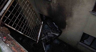 Zonguldak'ta otomobil apartman boşluğuna düştü: 1 yaralı