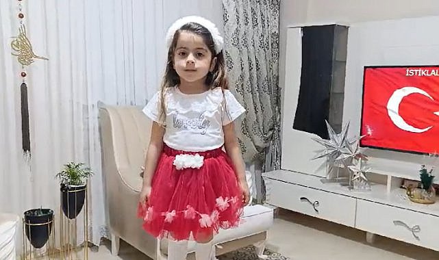 4 Yaşındaki Esma İstiklal Marşı’nı Okudu, Herkes Duygulandı