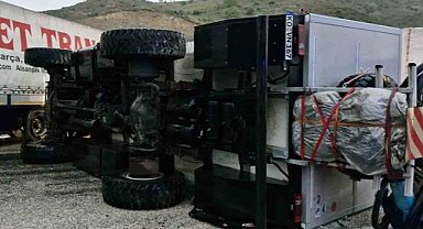 Alaca'da turistlerin karavanı kaza yaptı