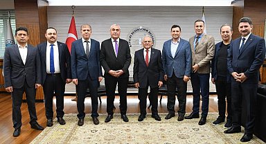 Başkan Büyükkılıç'a eğitimcilerden "teşekkür" plaketi