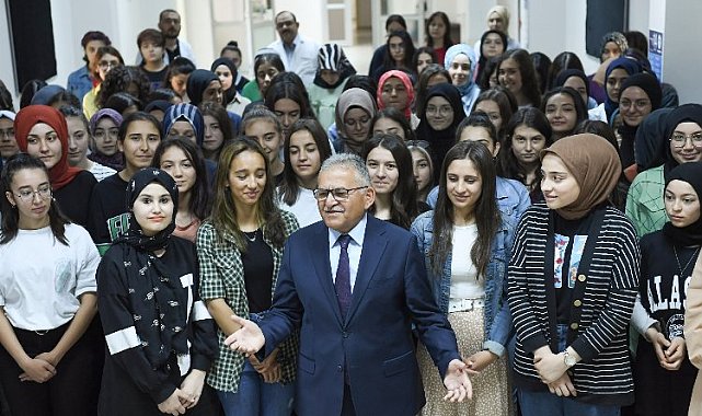 Başkan Büyükkılıç'ın taalimatıyla 27 bin 570 öğrenciye kırtasiye desteği