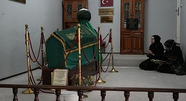 Bu Türbenin Yeri Herkesi Şaşırtıyor!