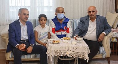 Bünyamin Çiftçi, vatandaşlarla bir arada