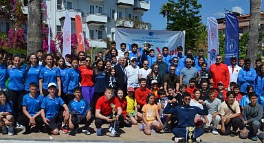 Bursa Büyükşehir Belediyesporlu kanocular Muğla'da 12 madalya 1 kupa kazandı