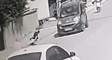 Bursa'da feci kaza: Küçük çocuk metrelerce savruldu! 