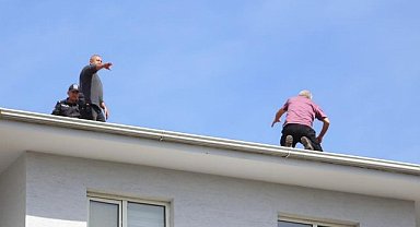 BUSKİ Çatısına Çıkan Vatandaş, Görevlilere Zor Anlar Yaşattı