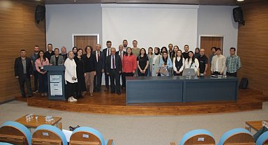 BUÜ’lü öğrenciler tez yazımı konusunda bilgilendirildi  