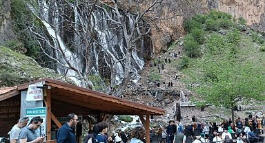 Büyükkılıç: "Kapuzbaşı şelalelerimiz ziyaretçi akınına uğruyor"