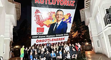 CHP Lideri Özel için komşularından pankart