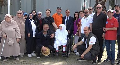 Doğuştan Yürüme Engelli Fikriye Kabe Hayalini Gerçekleştirdi