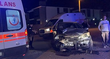 Düzce'de 2 otomobilin çarpıştığı kazada 4 kişi yaralandı 