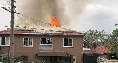Evin Çatısı Yandı, 2 Kişi Hastanelik Oldu