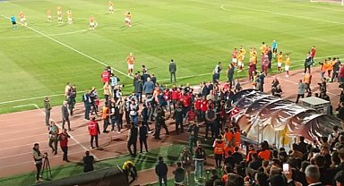 Fenerbahçe - Galatasaray Süper Kupa maçı yarıda kaldı!