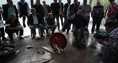 Gözyazı’da balıklar, 100 yıldır açık artırmayla satılıyor