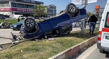 İnegöl'deki kazada kamyonet devrildi, sürücüsü yaralandı