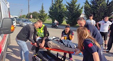 İnegöl'deki kazada motosiklet 2 otomobile çarptı!