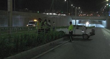 Kocasinan'da tramvay yoluna giren otomobil kazası