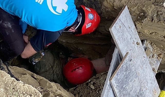 Lapseki'de göçük altında kalanlar var!