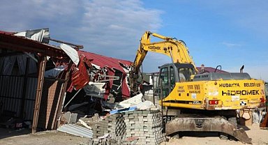 Mudanya'da 40 Kaçak Yapı Yıkıldı