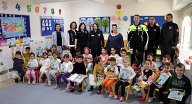Mudanya'da Çocuklar Polislerle Birlikte