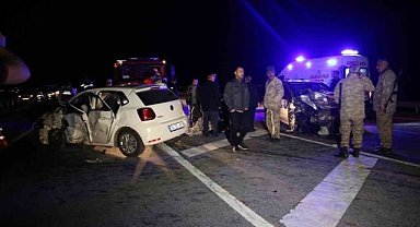 Muş Altınova'daki kazada 2 otomobil çarpıştı: 9 yaralı