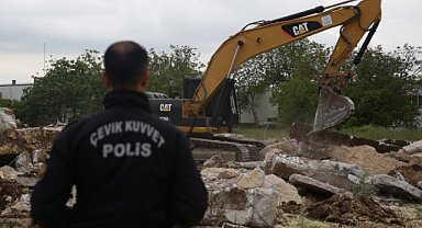 Nilüfer’de imara aykırı yapılar yıkılıyor