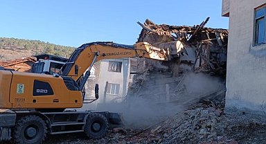 Osmangazi’de metruk binalar tek tek yıkılıyor