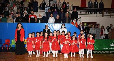 Osmangazi'deki Çocuk Şenliği'nde miniklere dakikalarca alkış