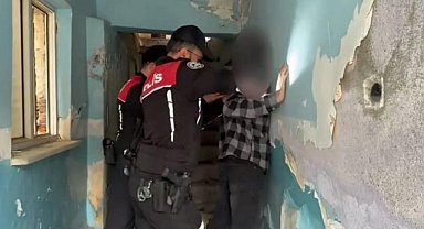 Polisten Metruk Binalara Şok Baskın
