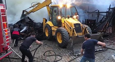 Taşova'da bir ahırda yangın çıktı