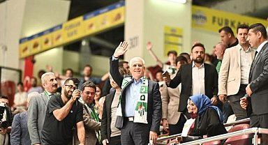 Tribündeki Bozbey'e Taraftardan Yoğun İlgi