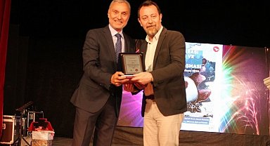 Uluslararası Aktivist Sanatçılar Birliği'nden "AHMET Diker'e onur ödülü