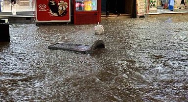 Uşak'ta akşam saatlerinde dolu ve yağmur